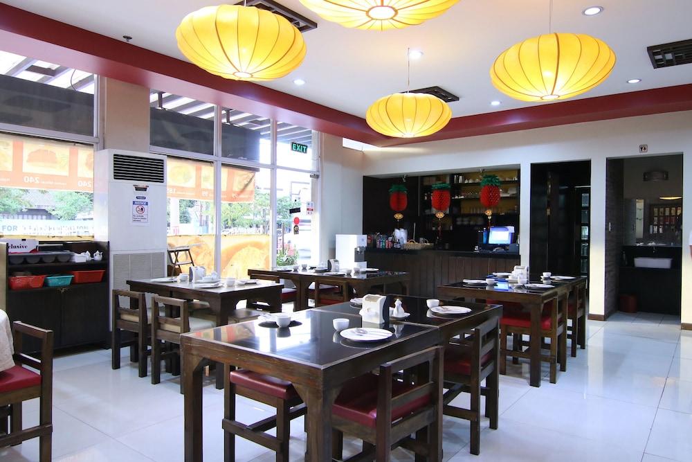 Oyo 110 Asiatel Hotel Pasay Buitenkant foto