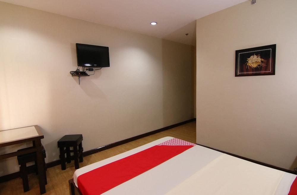 Oyo 110 Asiatel Hotel Pasay Buitenkant foto