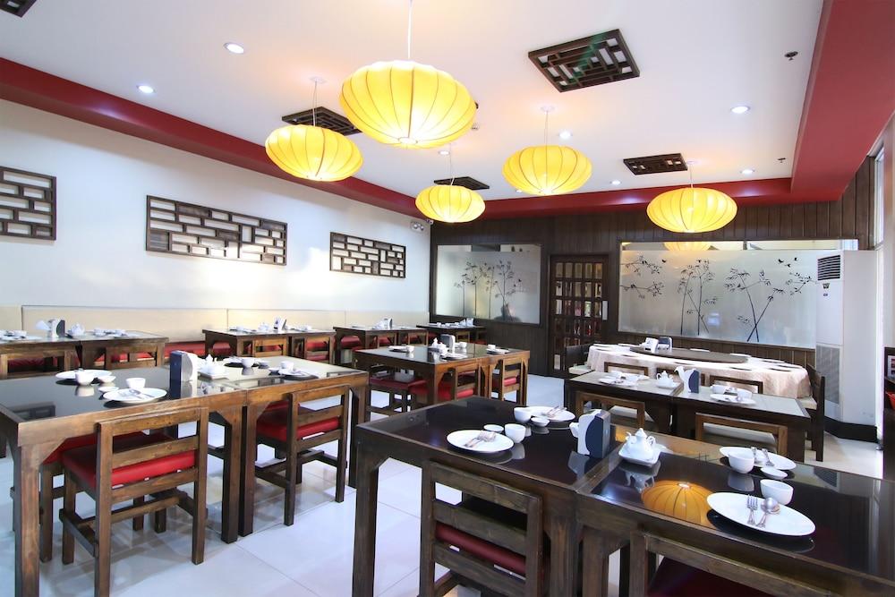 Oyo 110 Asiatel Hotel Pasay Buitenkant foto