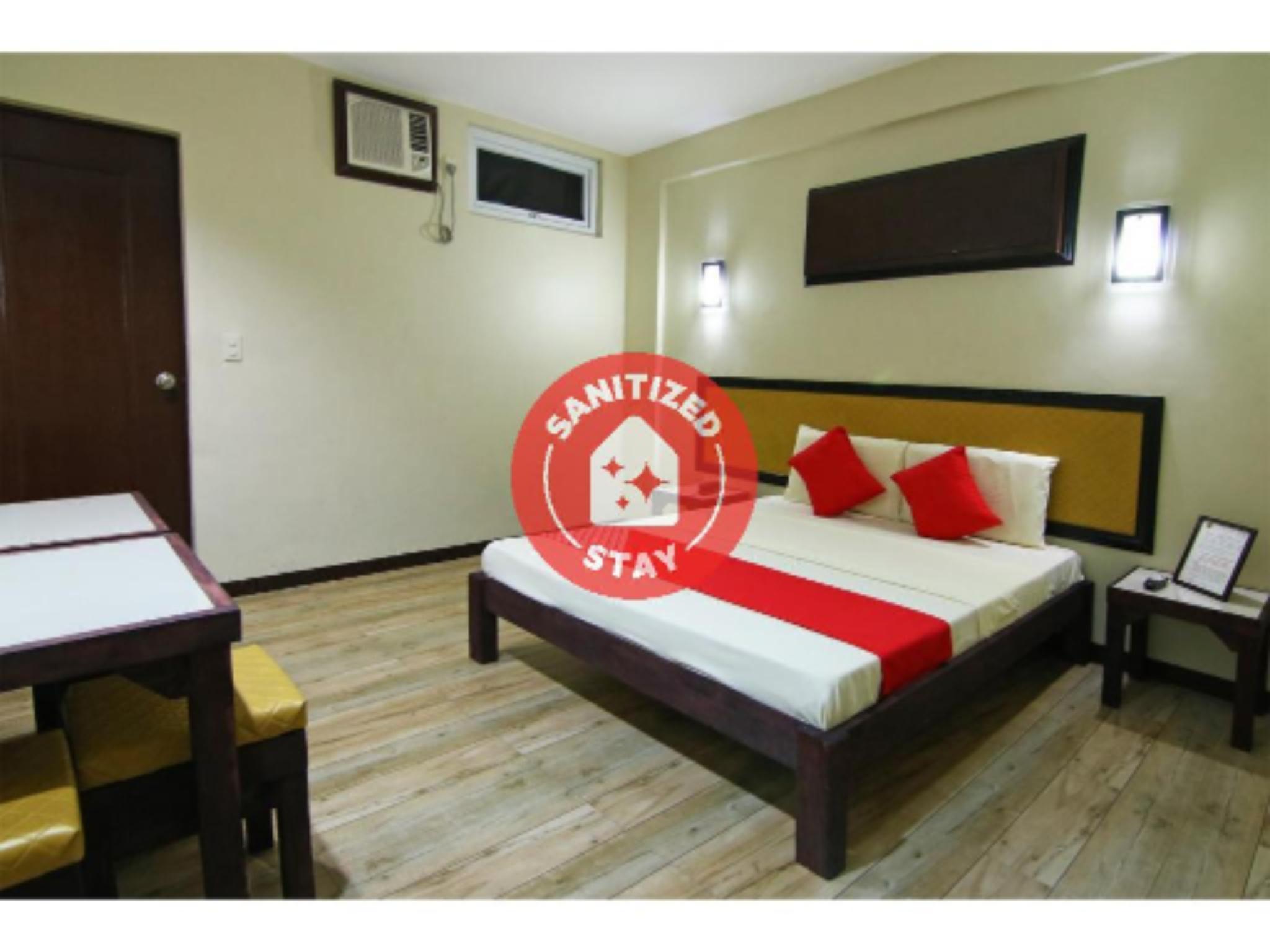 Oyo 110 Asiatel Hotel Pasay Buitenkant foto