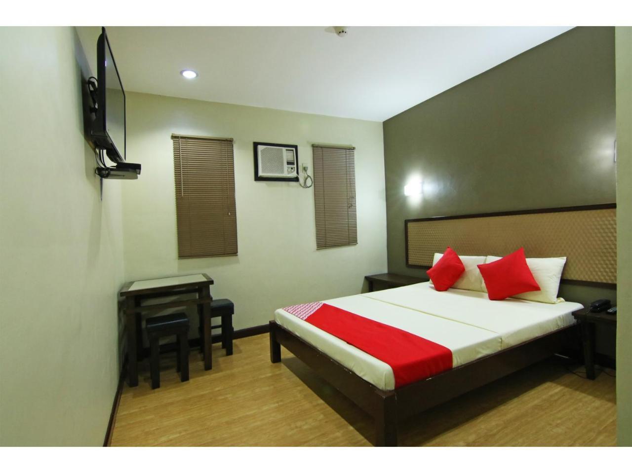 Oyo 110 Asiatel Hotel Pasay Buitenkant foto