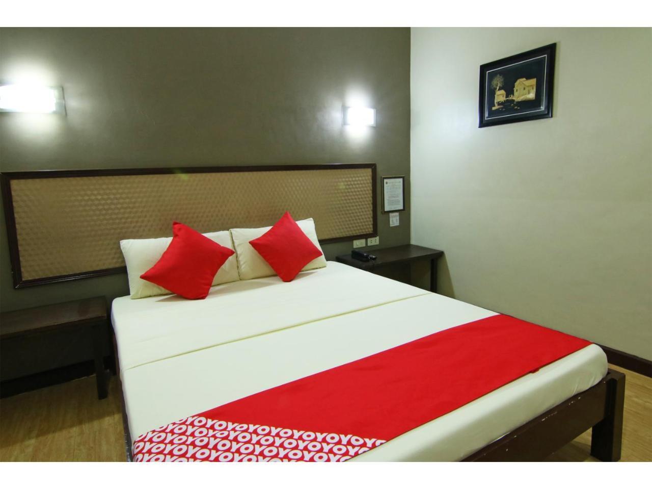 Oyo 110 Asiatel Hotel Pasay Buitenkant foto