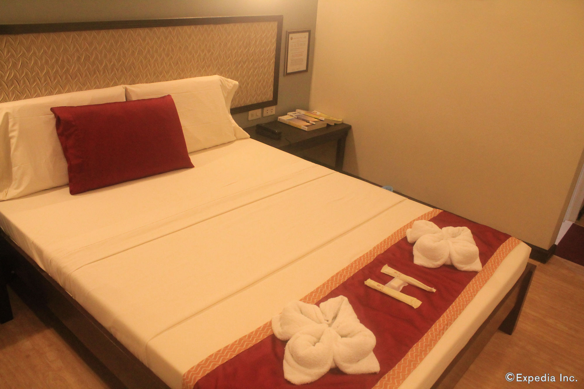Oyo 110 Asiatel Hotel Pasay Buitenkant foto