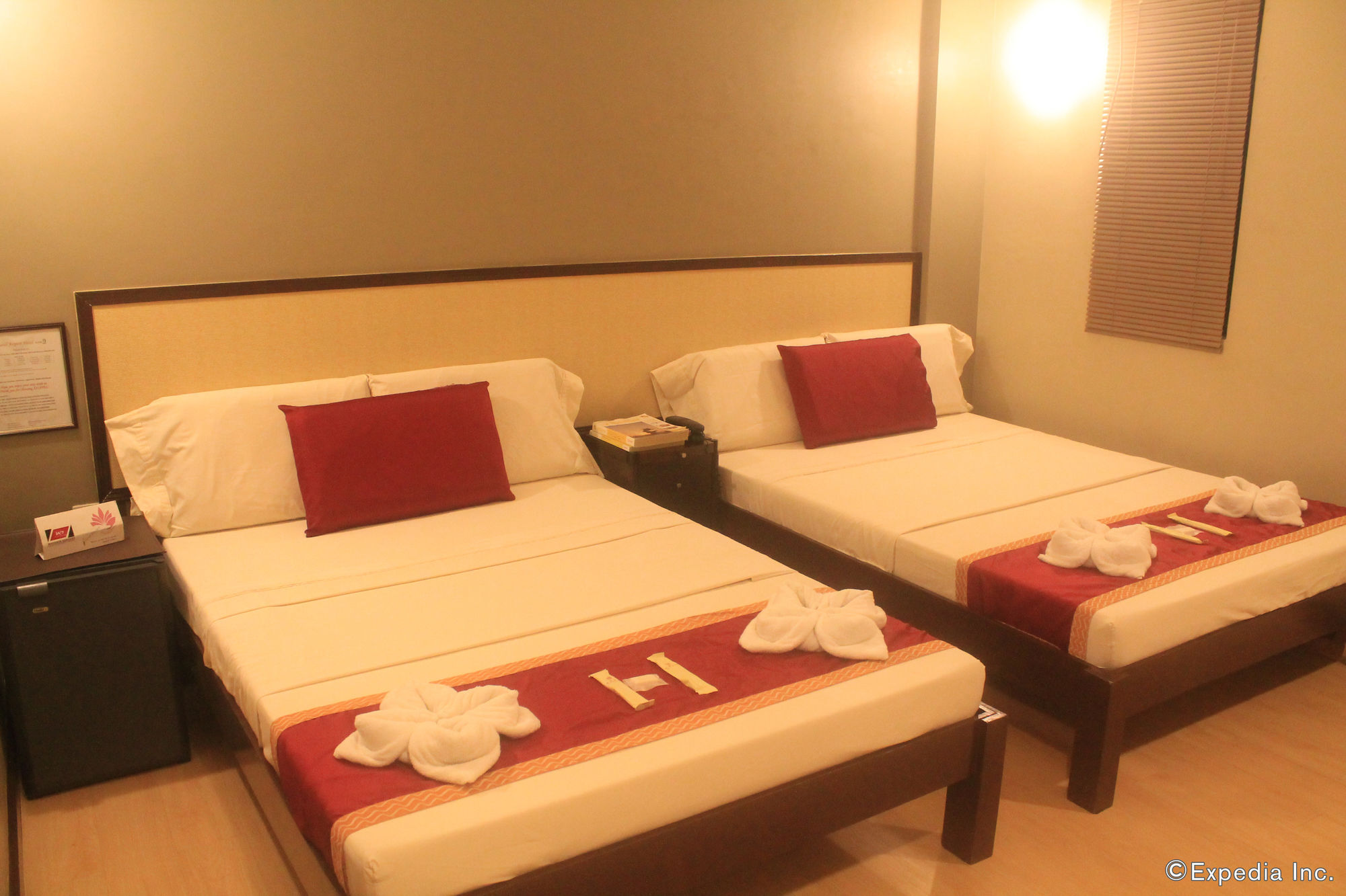Oyo 110 Asiatel Hotel Pasay Buitenkant foto